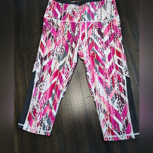 Victoria Secret Sport capris size small - Picture 7 of 8